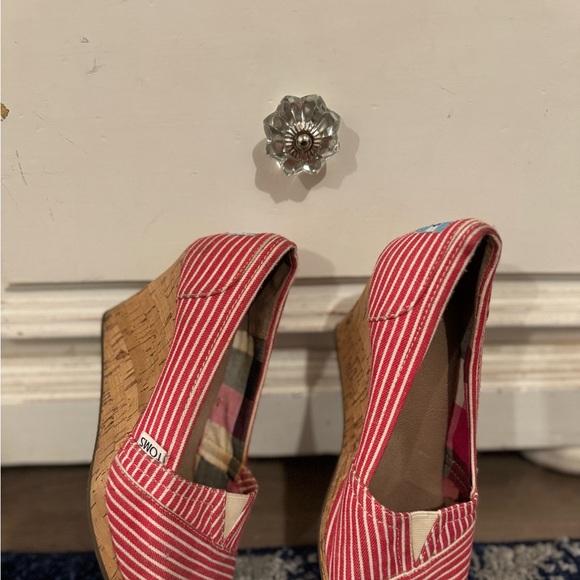 TOMS Michelle Wedges (Size 7W) (Red) - Picture 5 of 8